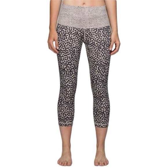 lululemon athletica Pants - Lululemon Wunder Under Crop ll Sz 4 Spot Grain